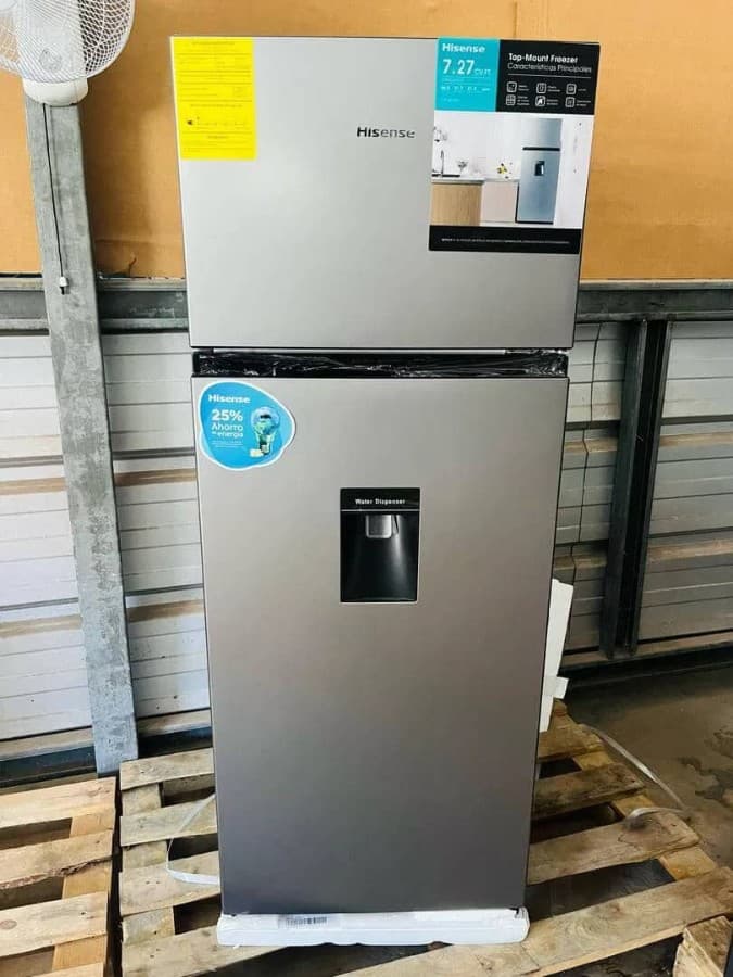 Refrigerador Hisense 7.3 pies con dispensador