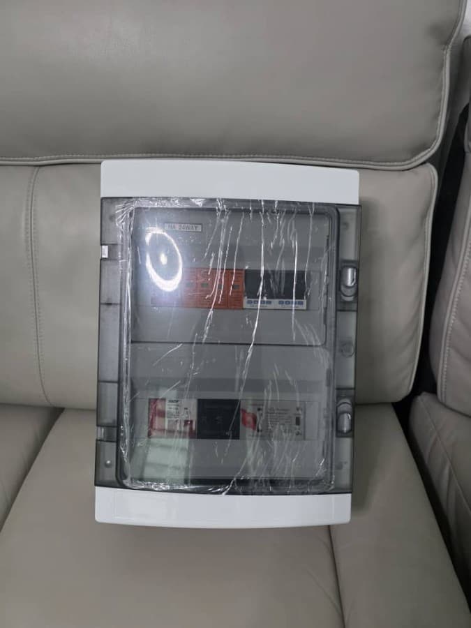 Caja breaker de 24 posiciones